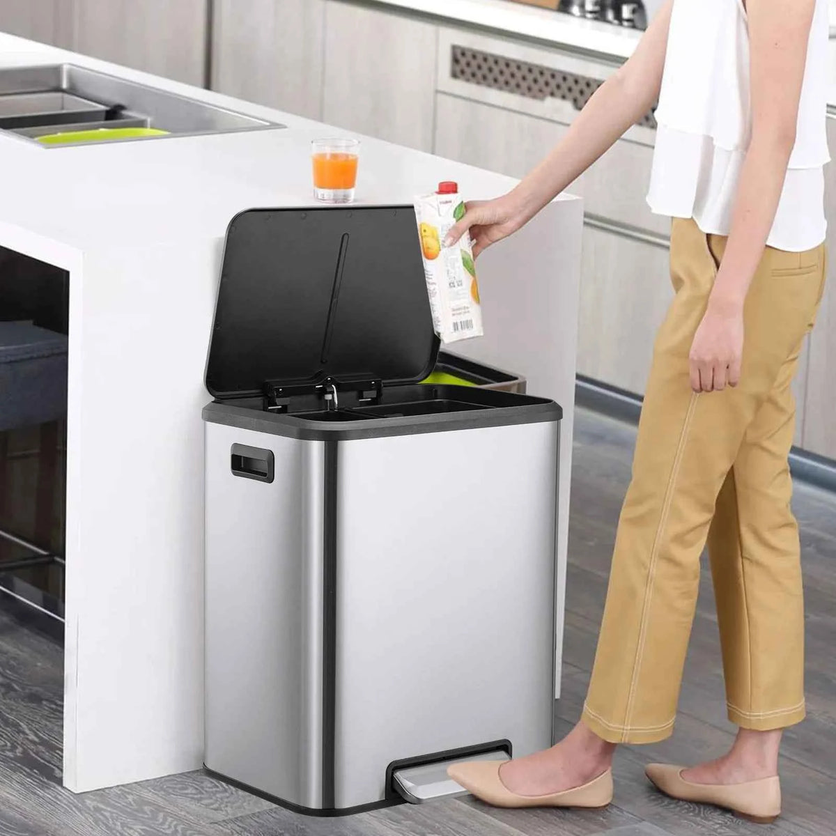 Dual Compartment Stainless Steel Trash Can – 8 Gallon/30L Step-On Garbage Bin – Soft Close Lid, 2 Removable Inner Buckets, Smudge-Resistant, Space-Saving Modern Design
