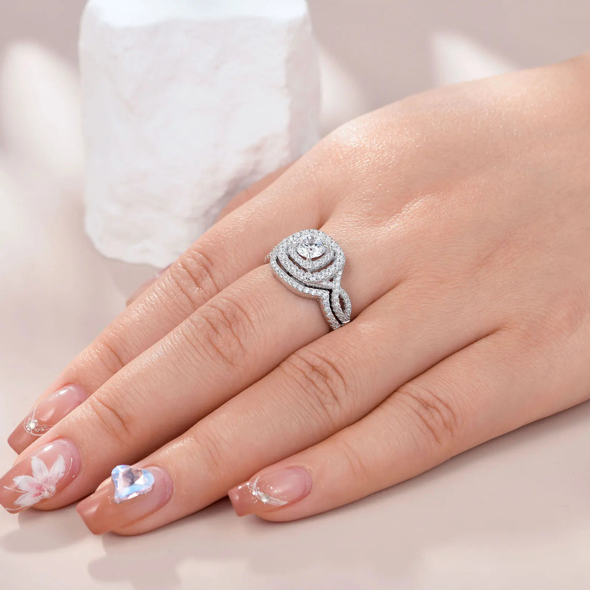 Newshe 2Pcs Halo Round Cut Moissanite Wedding Ring Set for Women. Solid 925 Sterling Silver Zircons Luxury Bridal Rings