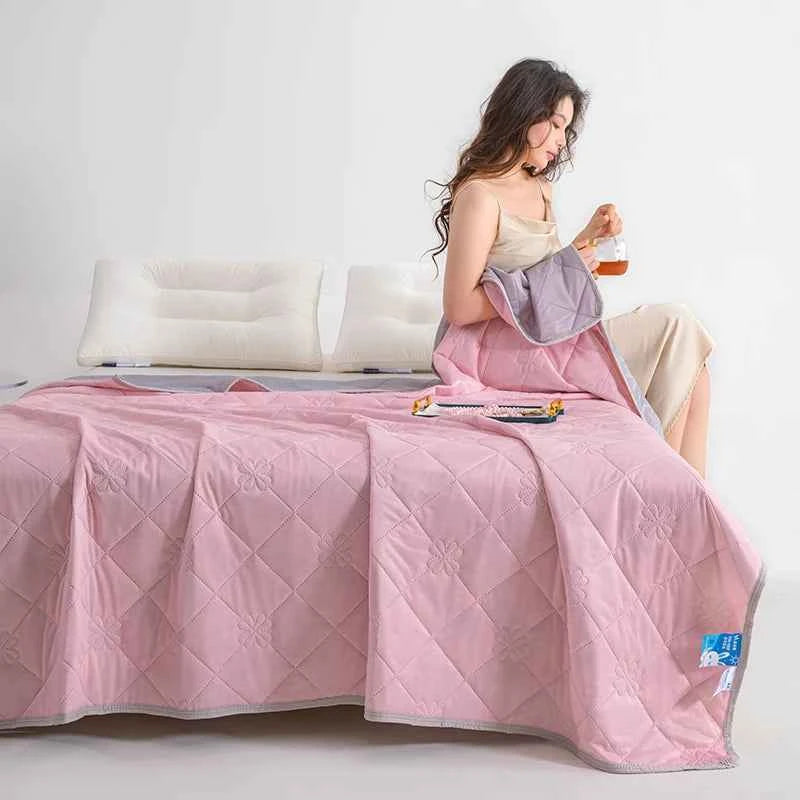 Queen Size Cooling Blanket - Breathable & Lightweight Cooling Comforter, Ice Silk Thin Quilt