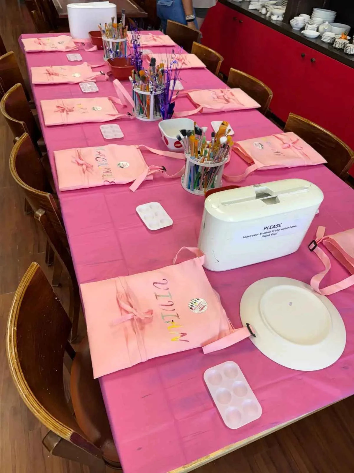8-24PCS Adjustable Apron Bulk with 2 Pockets DIY Painting Aprons for Baking, Painting, Birthday Party Favors. Different Colors