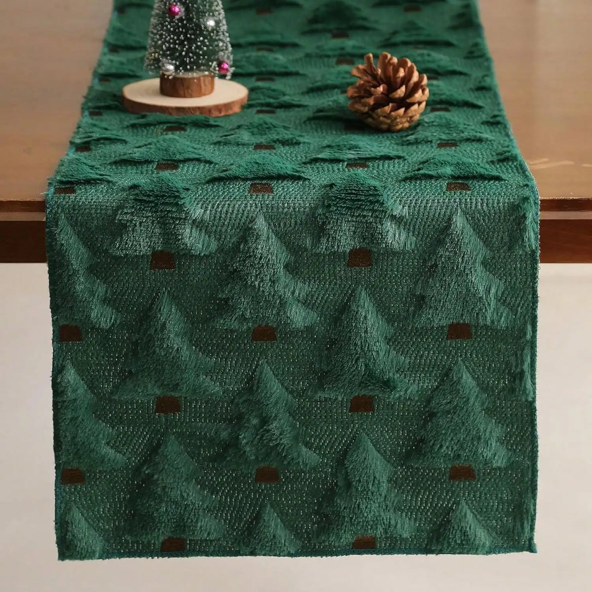 1pc Christmas Table Runner, 13x72/13x36 Inches, Soft Plush, Faux Fur Jacquard Red Christmas Tree Table Runner,