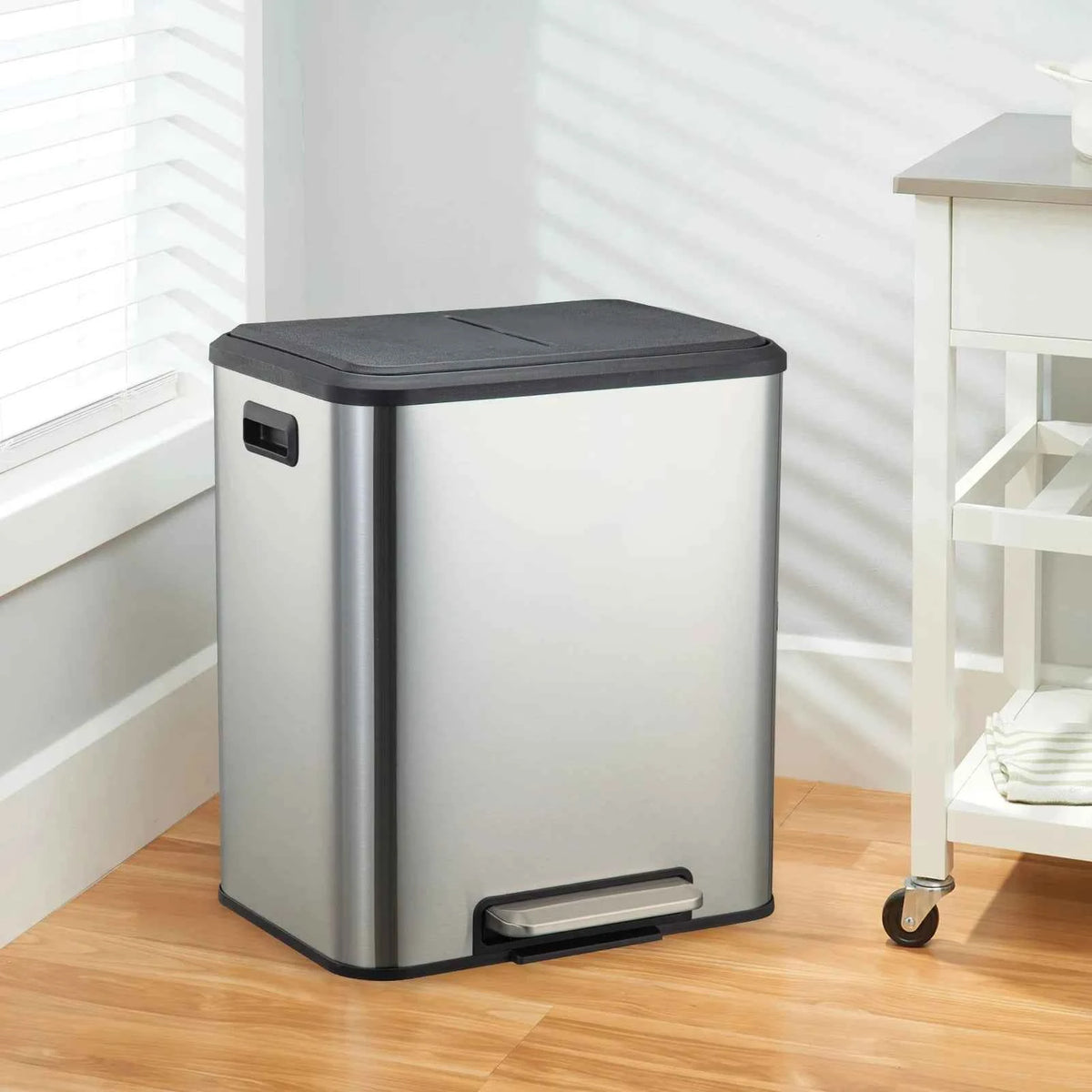 Dual Compartment Stainless Steel Trash Can – 8 Gallon/30L Step-On Garbage Bin – Soft Close Lid, 2 Removable Inner Buckets, Smudge-Resistant, Space-Saving Modern Design
